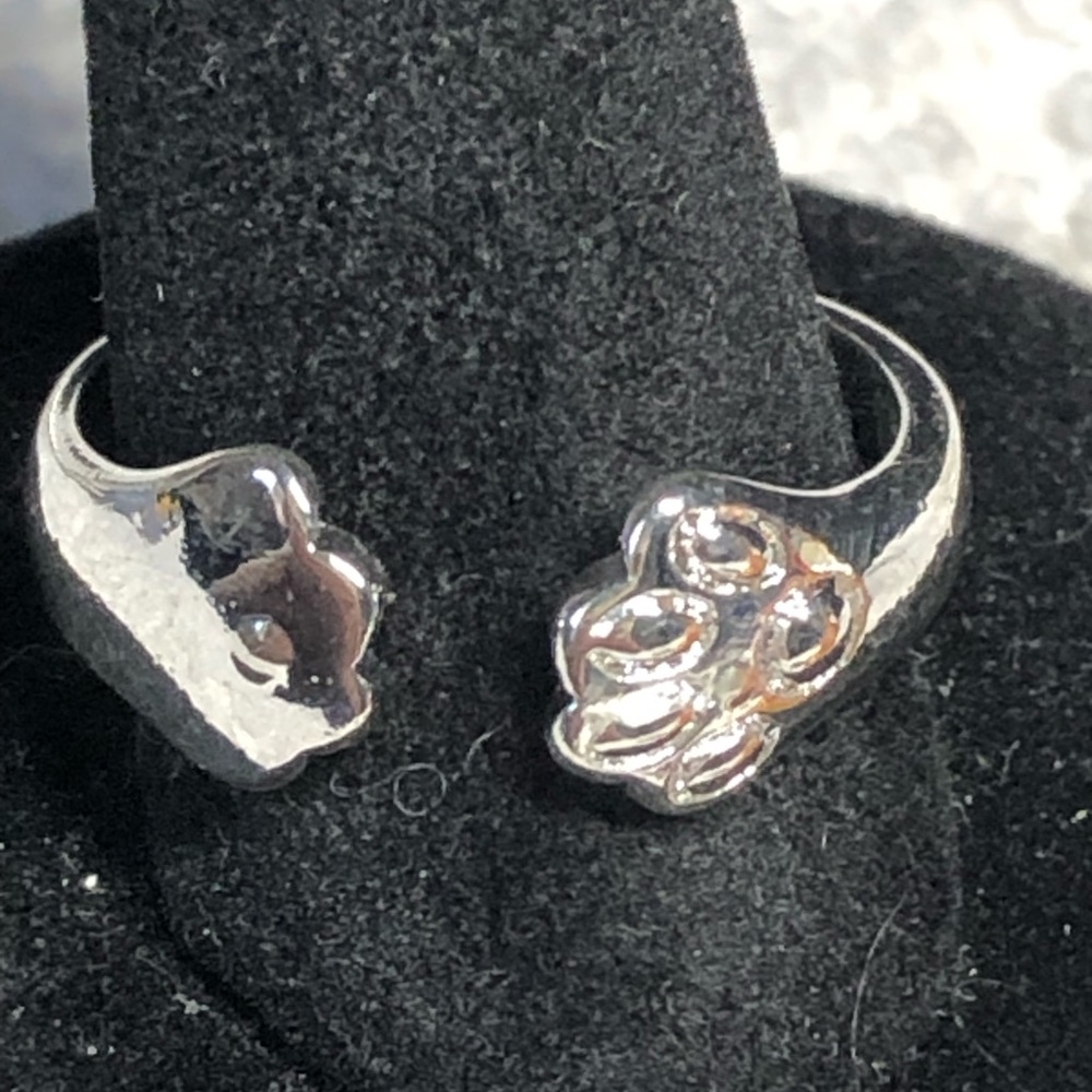 LAST CHANCE Adjustable silver plated cat paw/pet 🐾 ring